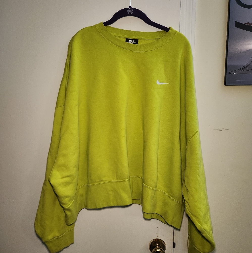 Women's Nike sweatshirt